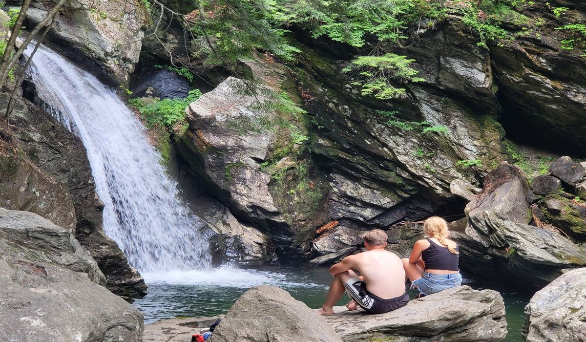 hidden-forest-pools-at-bingham-falls-in-vermont