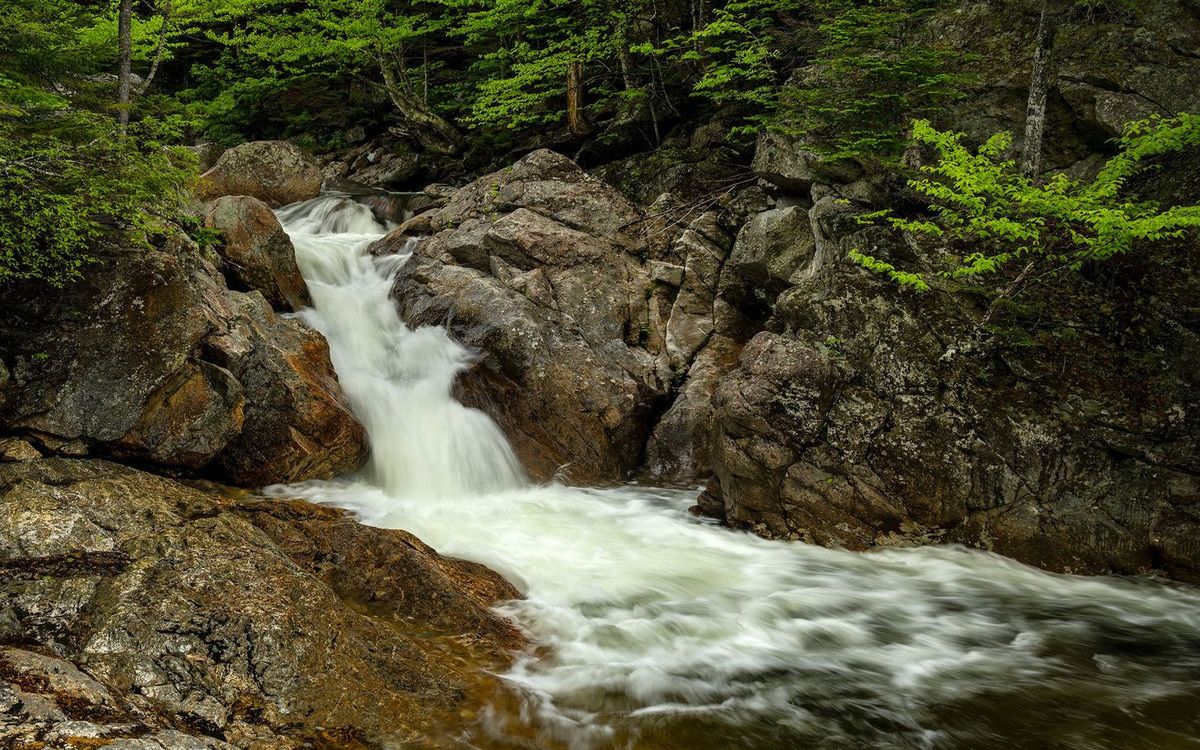 hidden-forest-pools-at-glen-ellis-falls-in-vermont