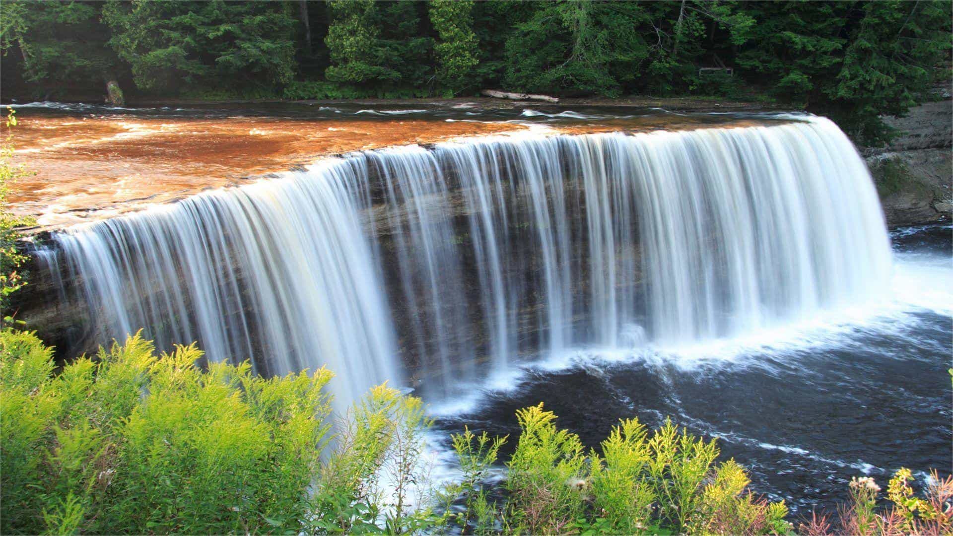 hidden-forest-pools-at-tahquamenon-falls-in-michigan