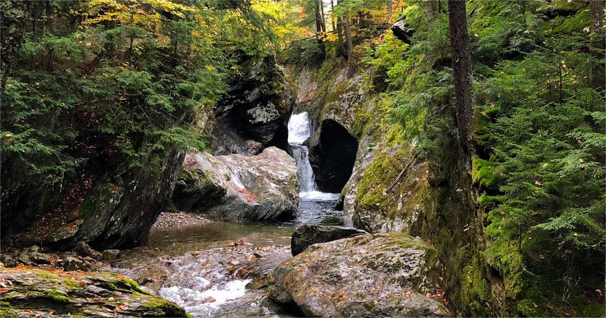 hidden-forest-pools-at-texas-falls-in-vermont