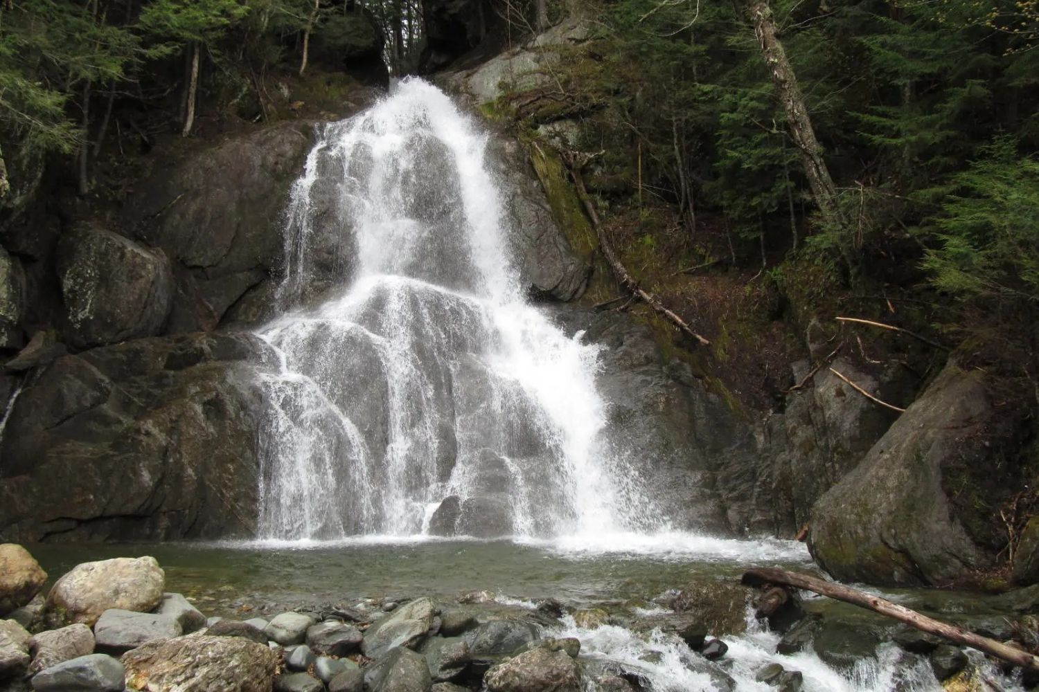 hidden-forest-pools-at-vermonts-moss-glen-falls
