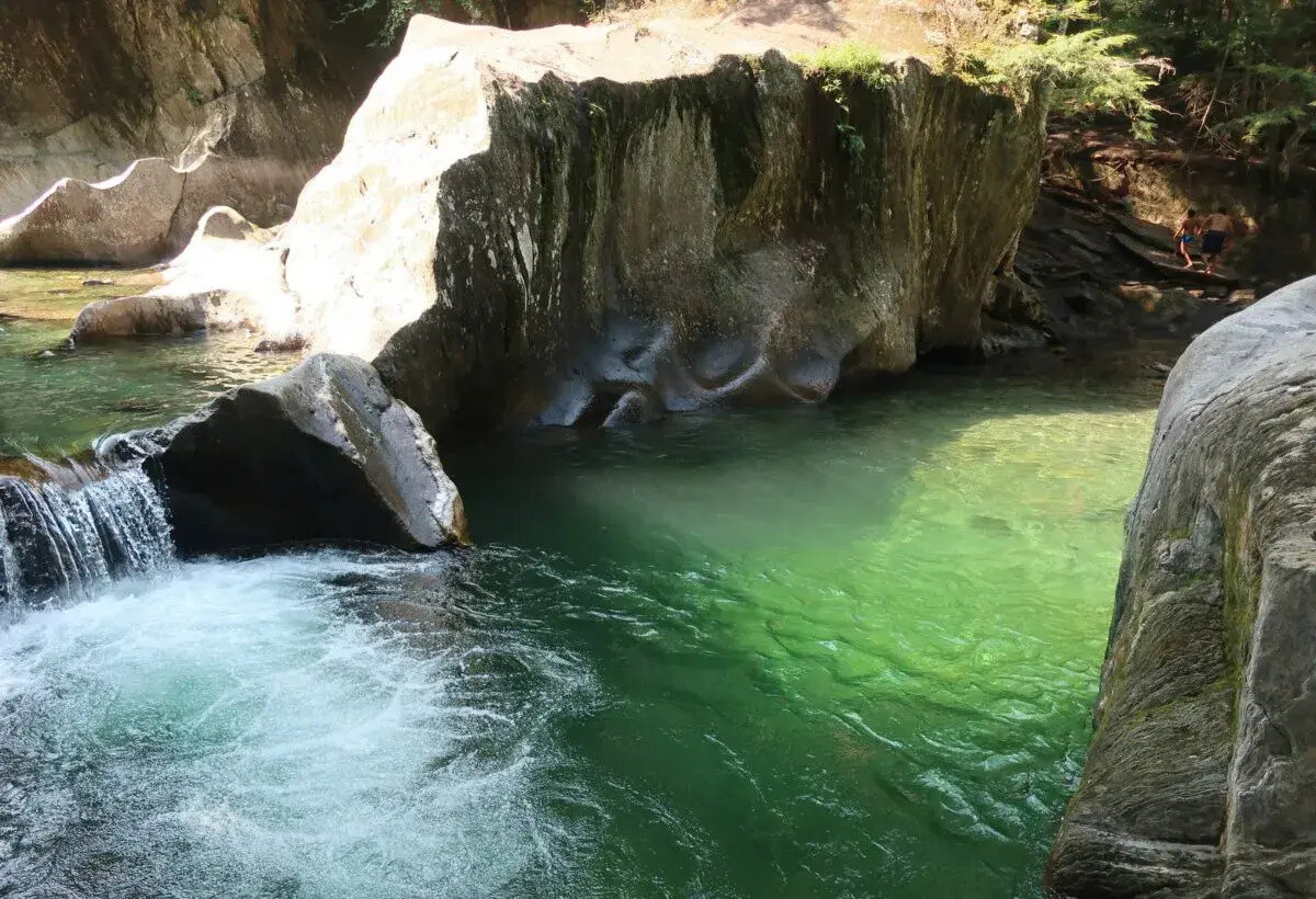 hidden-forest-pools-at-warren-falls-in-vermont