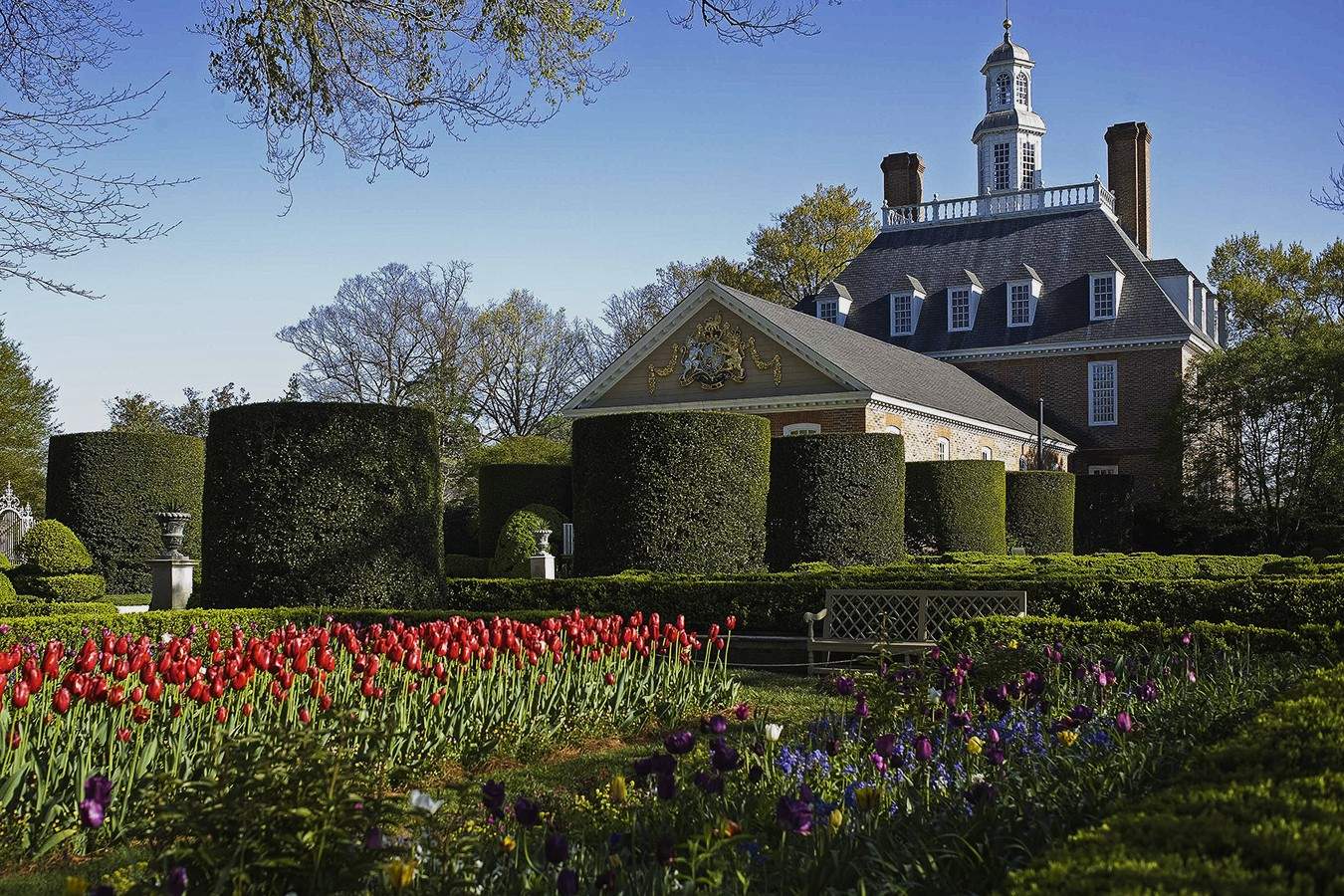 hidden-gardens-of-colonial-williamsburg-in-virginia