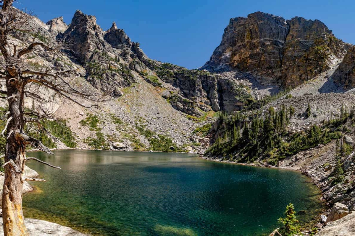 hidden-gems-of-colorados-rocky-mountain-emerald-lake-alpine-zone