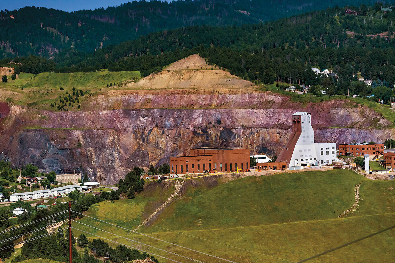 hidden-gold-extraction-techniques-at-south-dakotas-sanford-underground-research