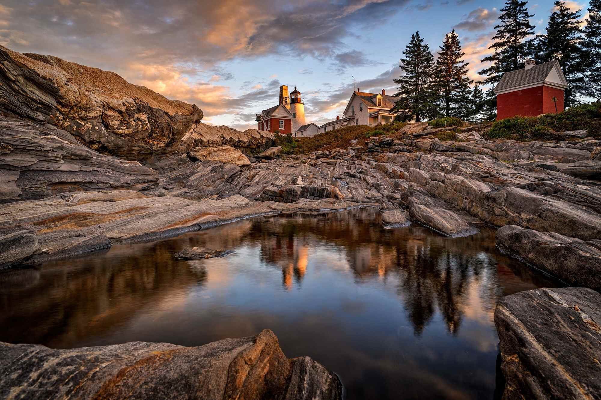 hidden-lighthouse-trails-at-pemaquid-point-in-maine