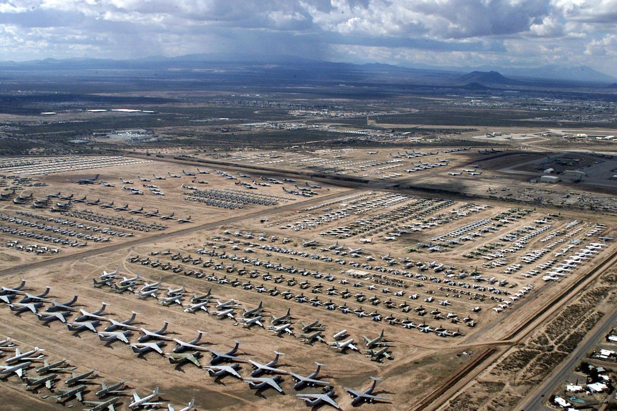 hidden-military-aircraft-boneyards-at-arizonas-davis-monthan-base