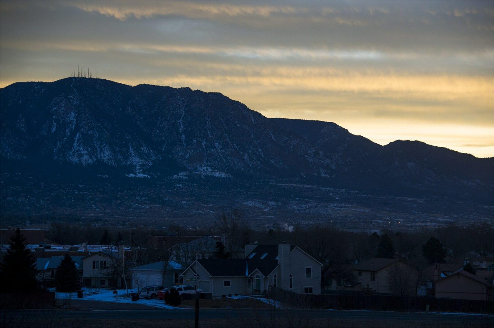 hidden-military-bunkers-in-colorados-cheyenne-mountain-complex