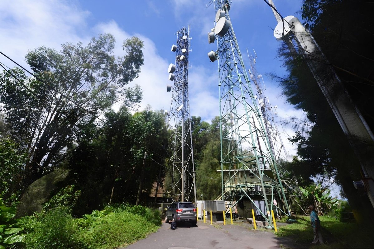 hidden-military-communication-towers-of-oahus-island-chain