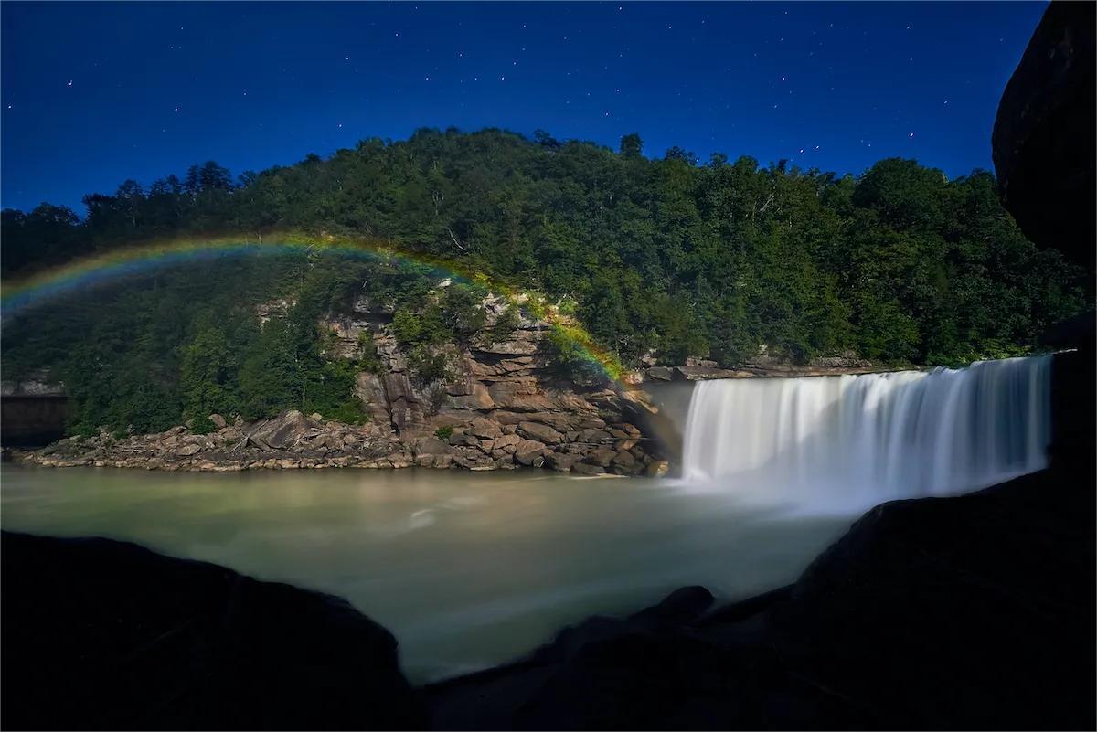 hidden-moonbow-spots-in-kentuckys-cumberland-falls