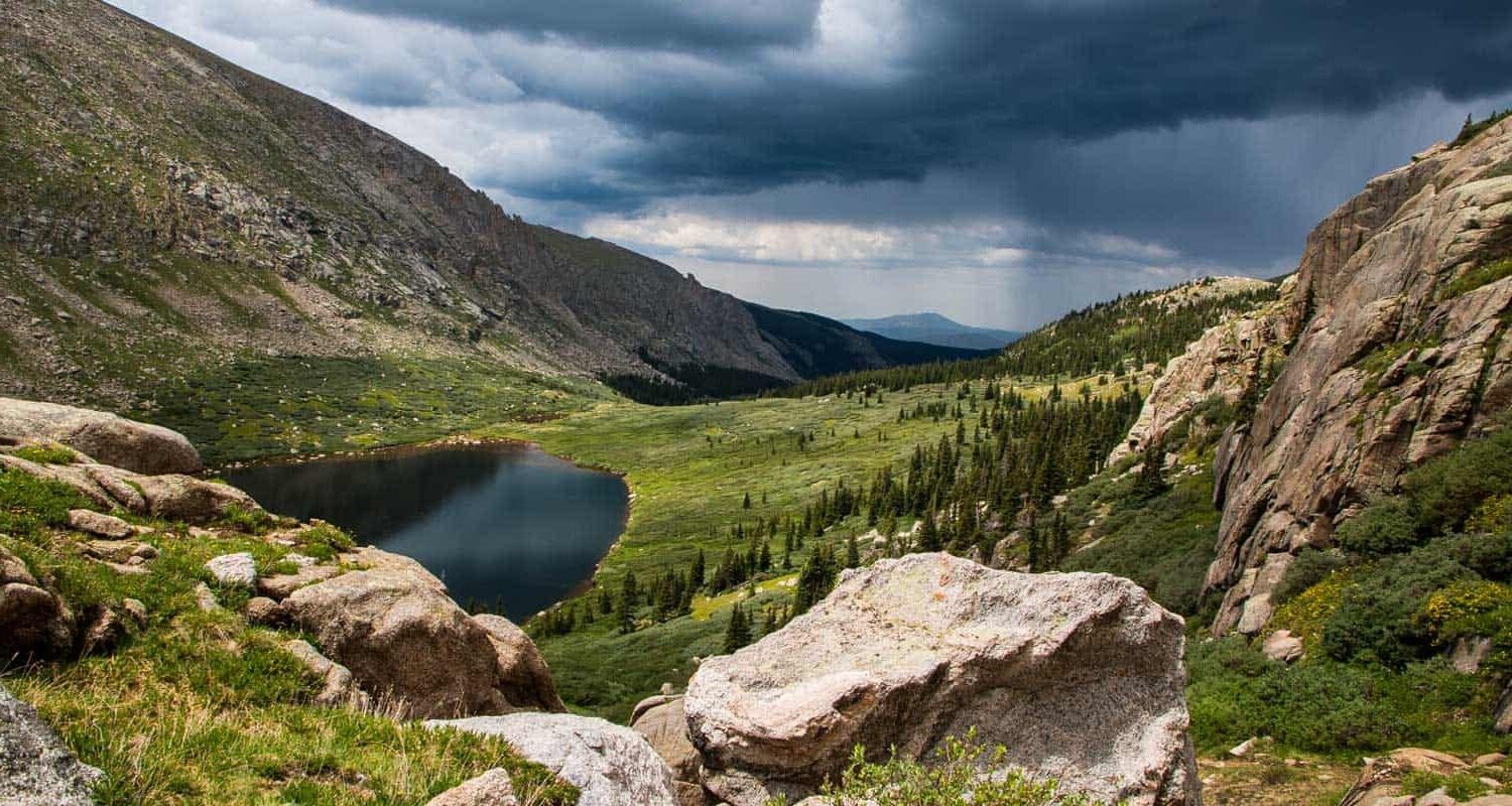 hidden-mountain-cirques-along-colorados-chicago-lakes-trail