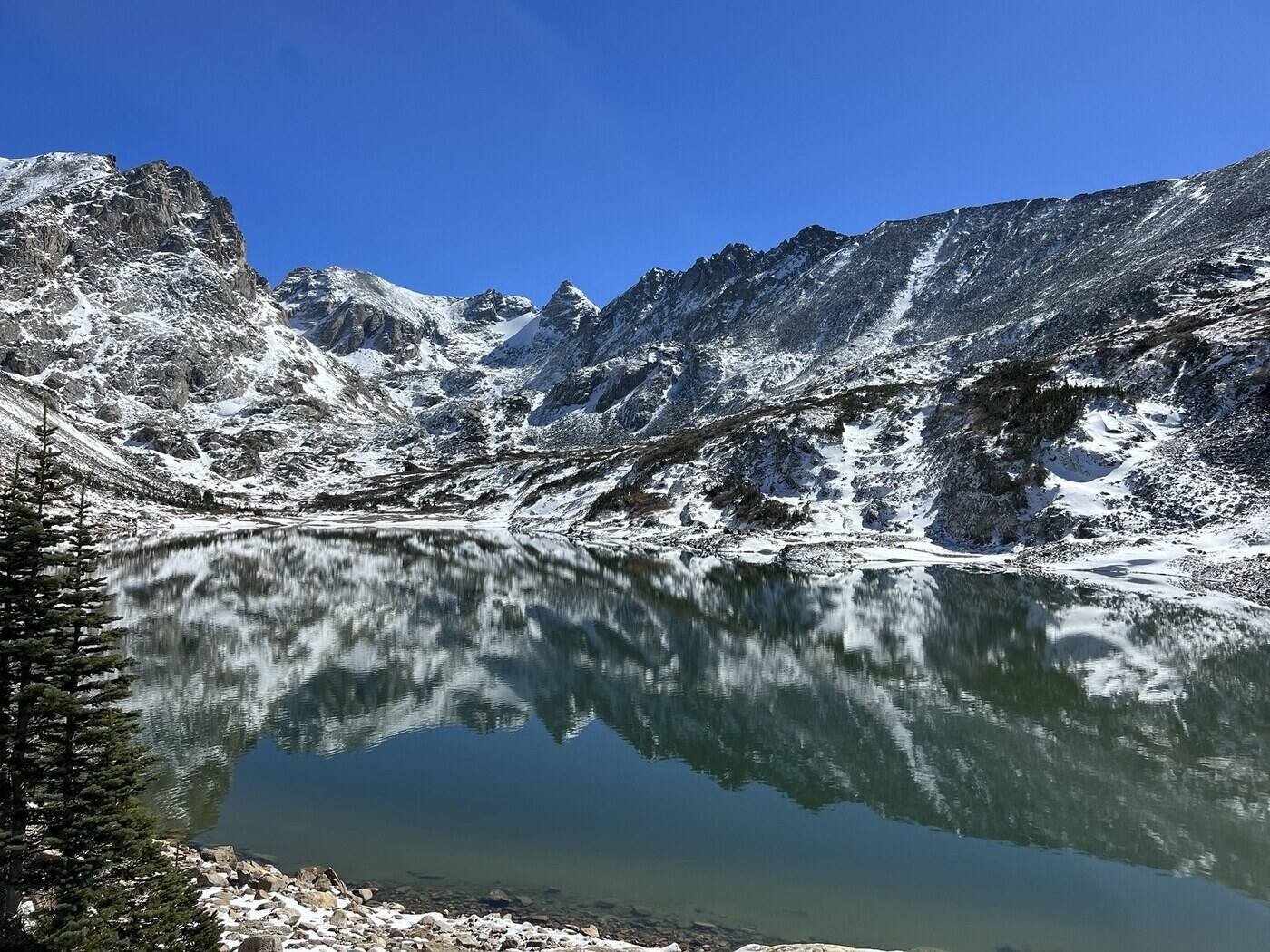 hidden-mountain-cirques-of-lake-isabelle-in-colorado