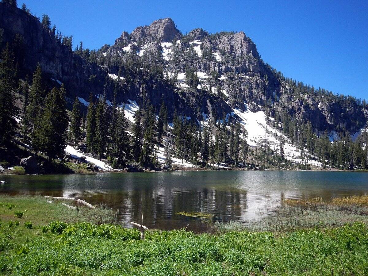 hidden-mountain-cirques-of-utahs-white-pine-lake