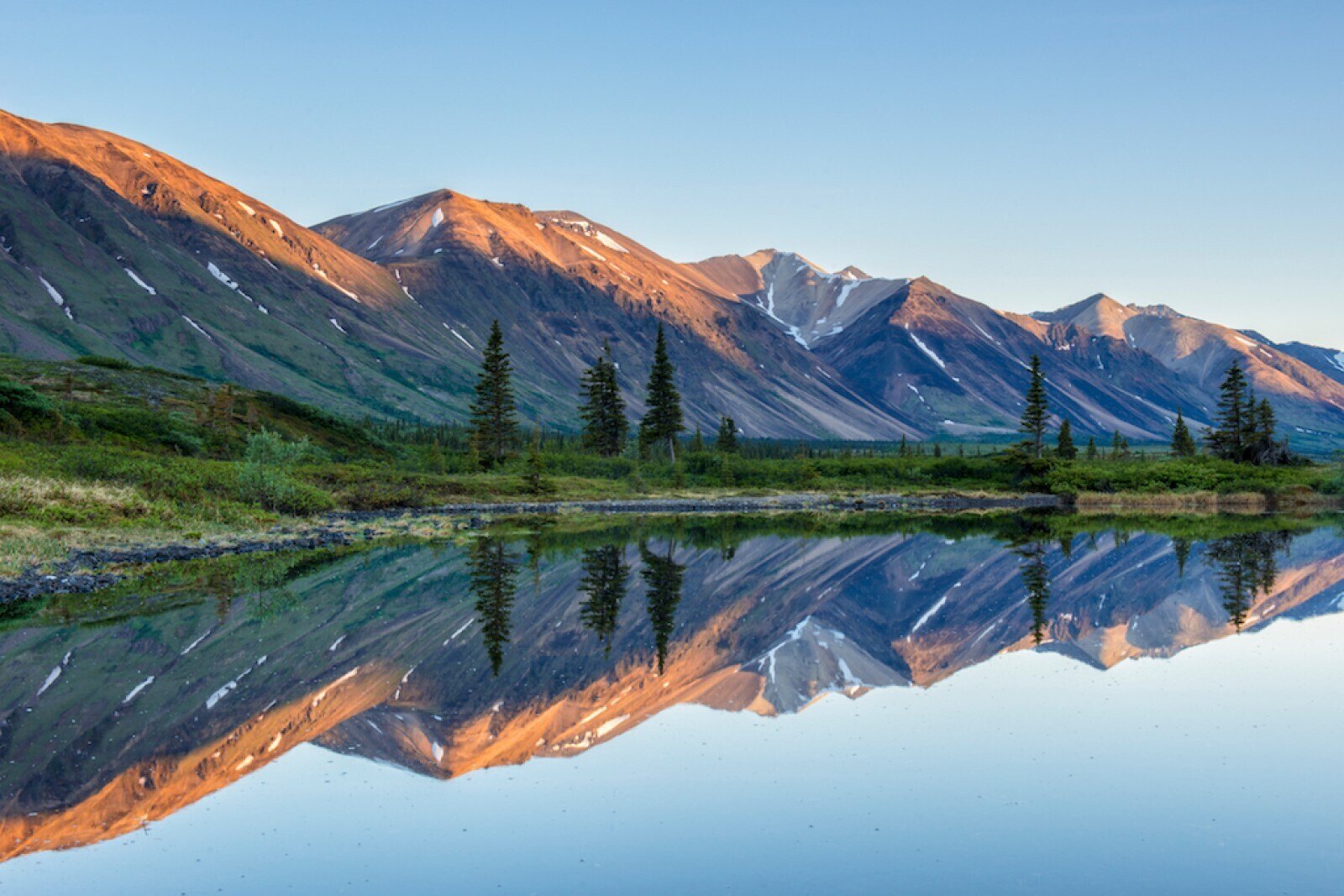 hidden-mountain-lakes-in-alaskas-lake-clark-wilderness