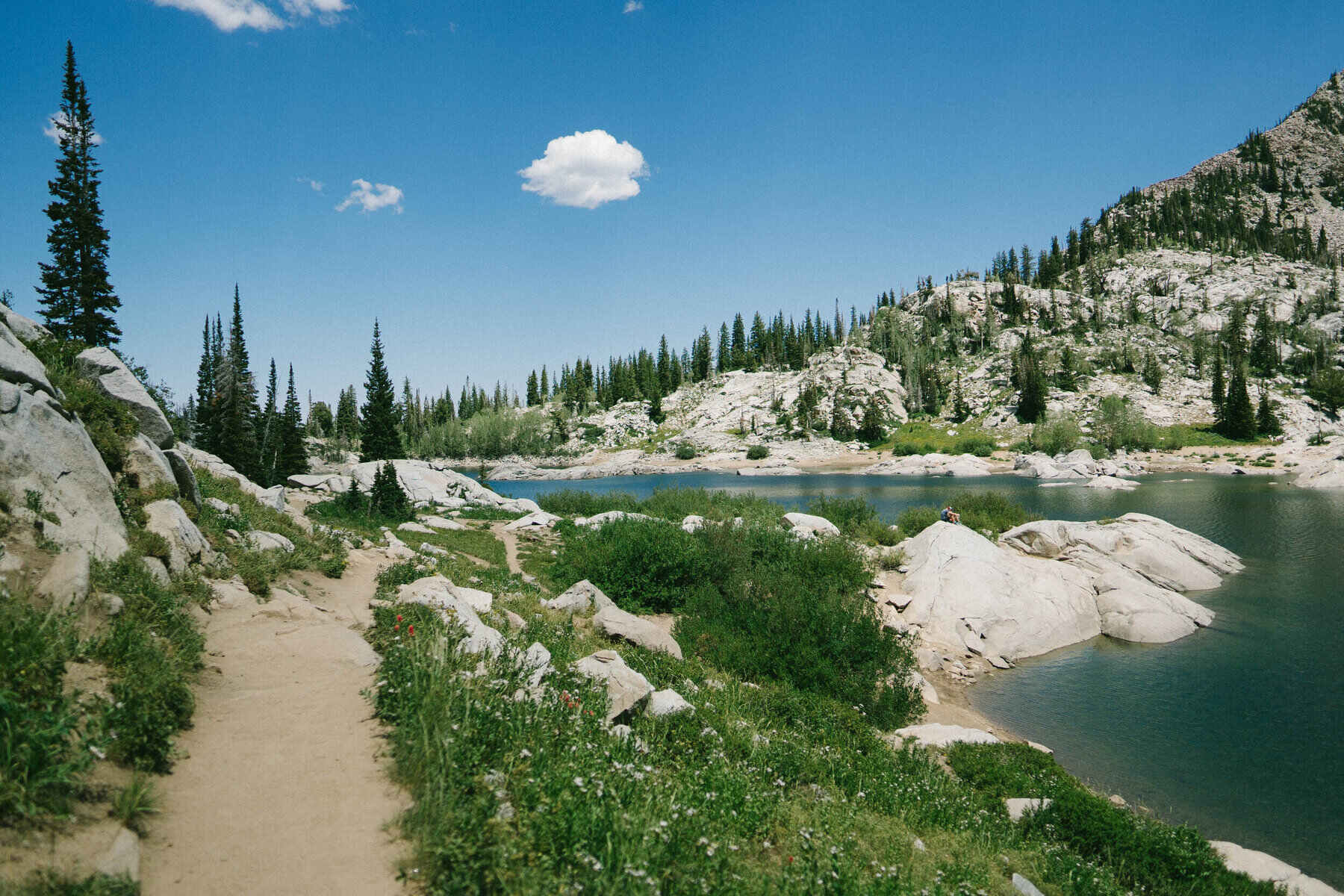 hidden-mountain-lakes-of-utahs-lake-mary