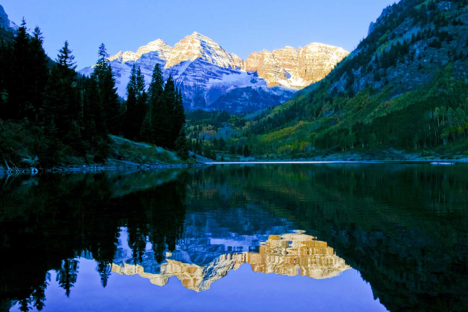 hidden-mountain-reflections-at-maroon-lake-in-colorado