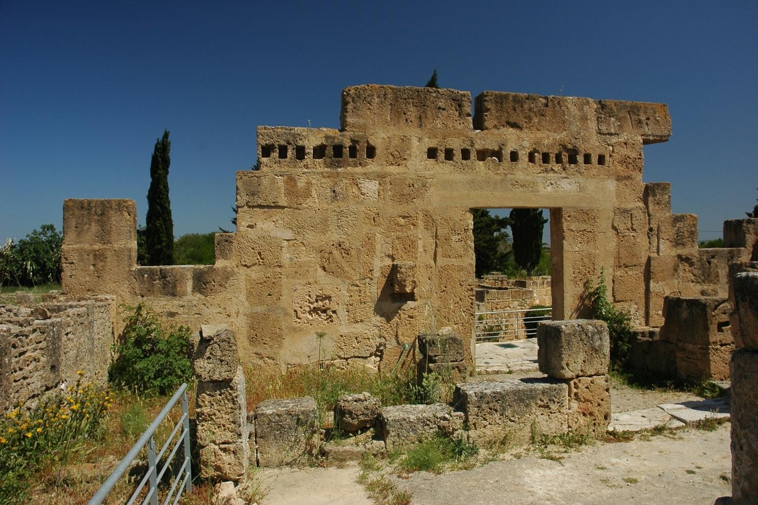 hidden-phoenician-alphabet-sites-in-tunisias-utica-ruins