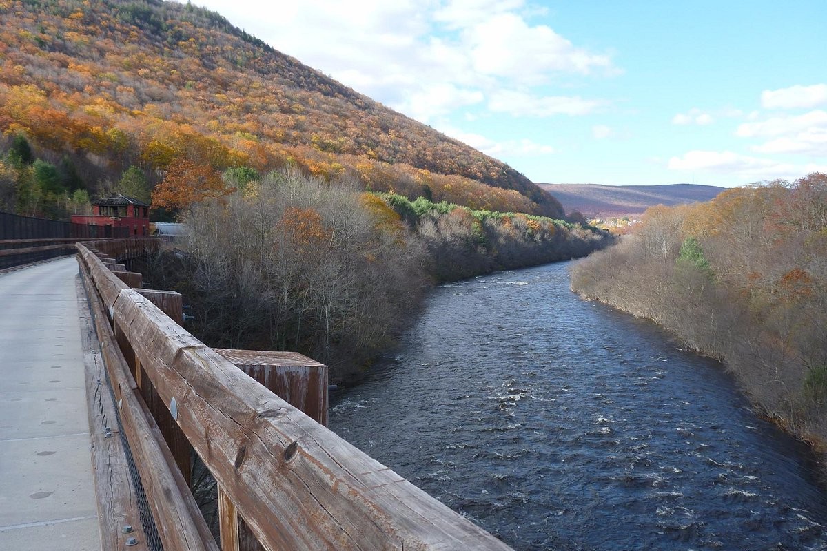 hidden-railroad-bridge-ruins-in-pennsylvanias-lehigh-river-gorge