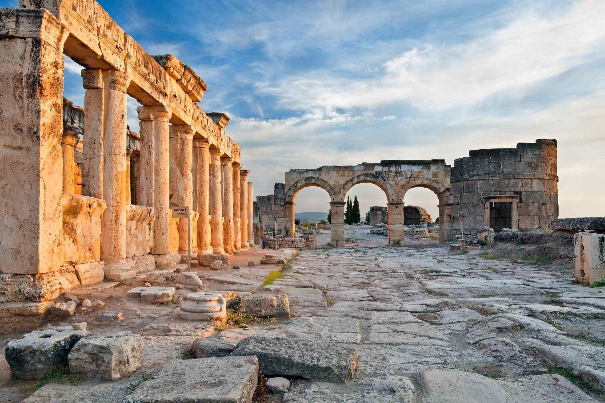 hidden-roman-baths-of-turkeys-hierapolis
