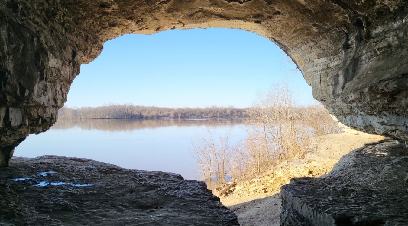 hidden-secrets-of-illinoiss-cave-in-rock-state-park