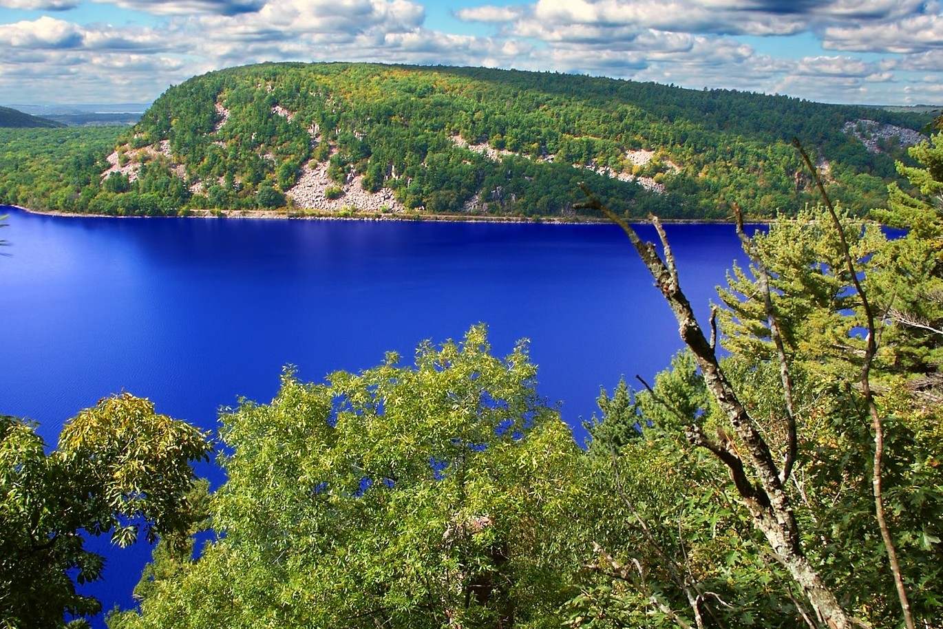 hidden-secrets-of-wisconsins-baraboo-quartzite-quarry-sites