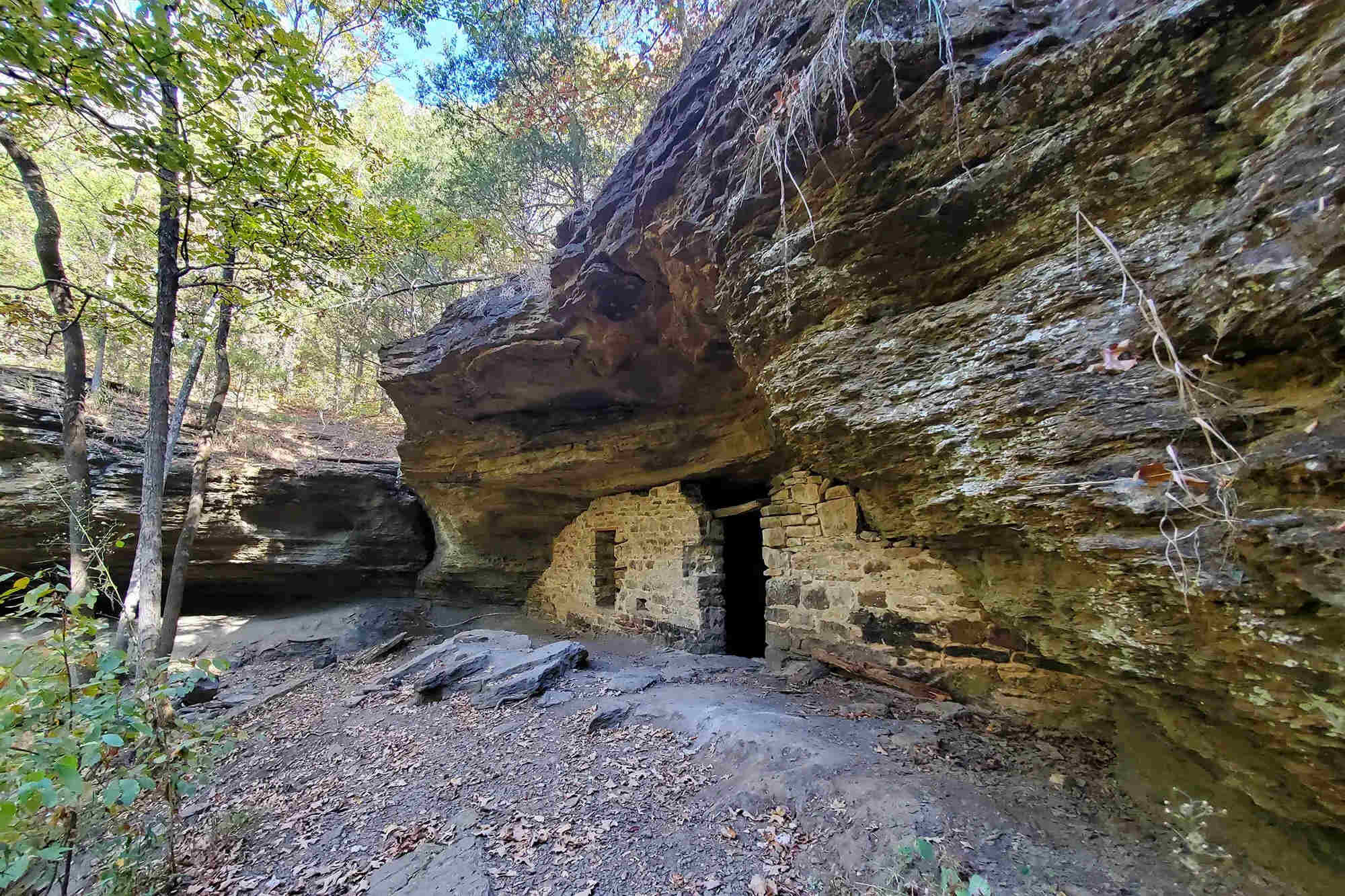 hidden-springs-of-arkansas-devils-den-state-park