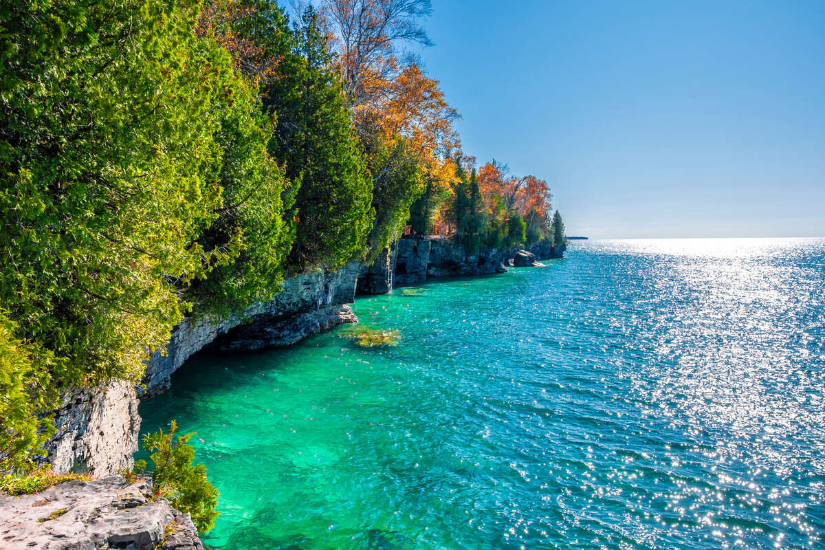 hidden-springs-of-wisconsins-cave-point-county-park