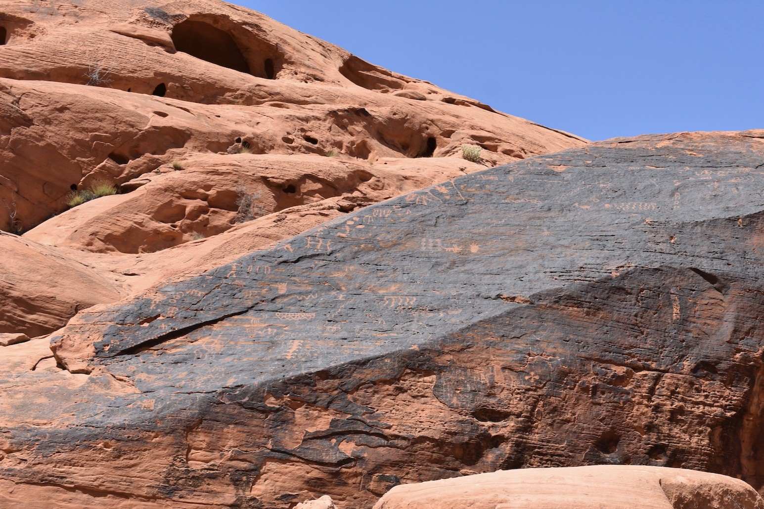 hidden-stories-of-nevadas-valley-of-fire-petroglyphs