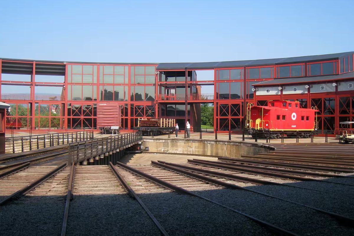 hidden-treasures-of-pennsylvanias-steamtown-steam-shops