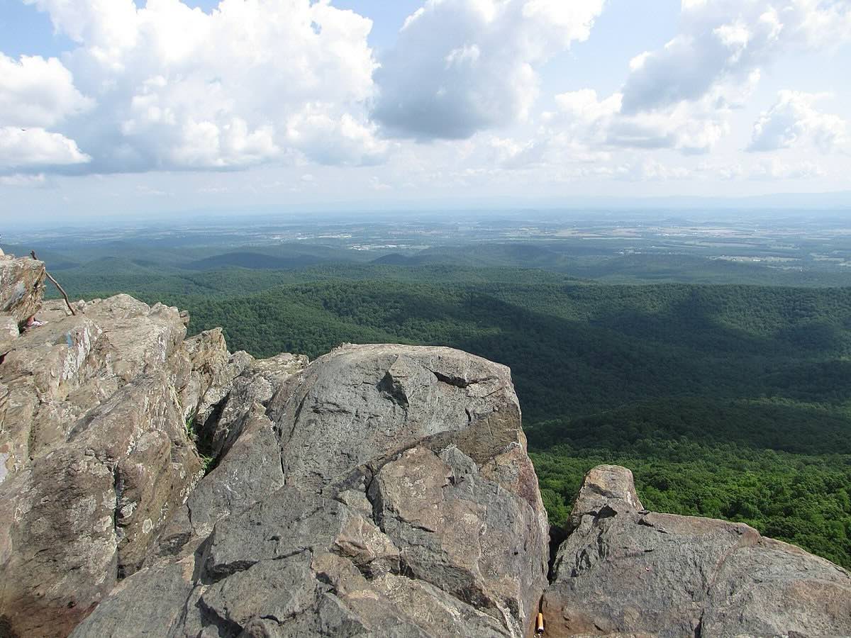 hidden-views-of-virginias-humpback-rocks