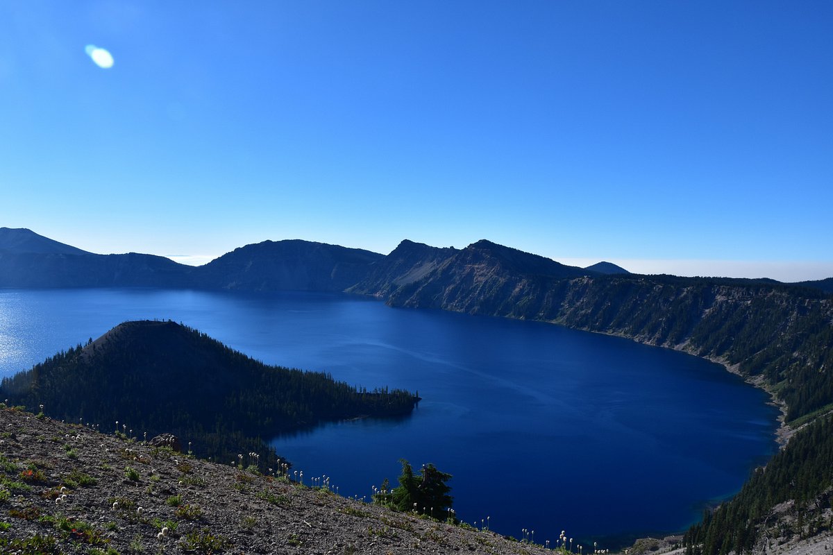 hidden-volcanic-craters-on-wizard-island-in-oregon