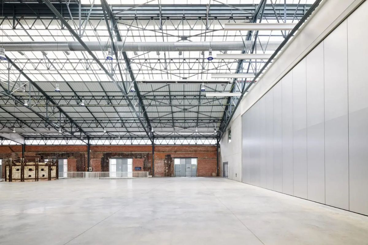 hidden-wine-bottle-glass-blowing-workshops-in-czech-republics-bohemian-crystal