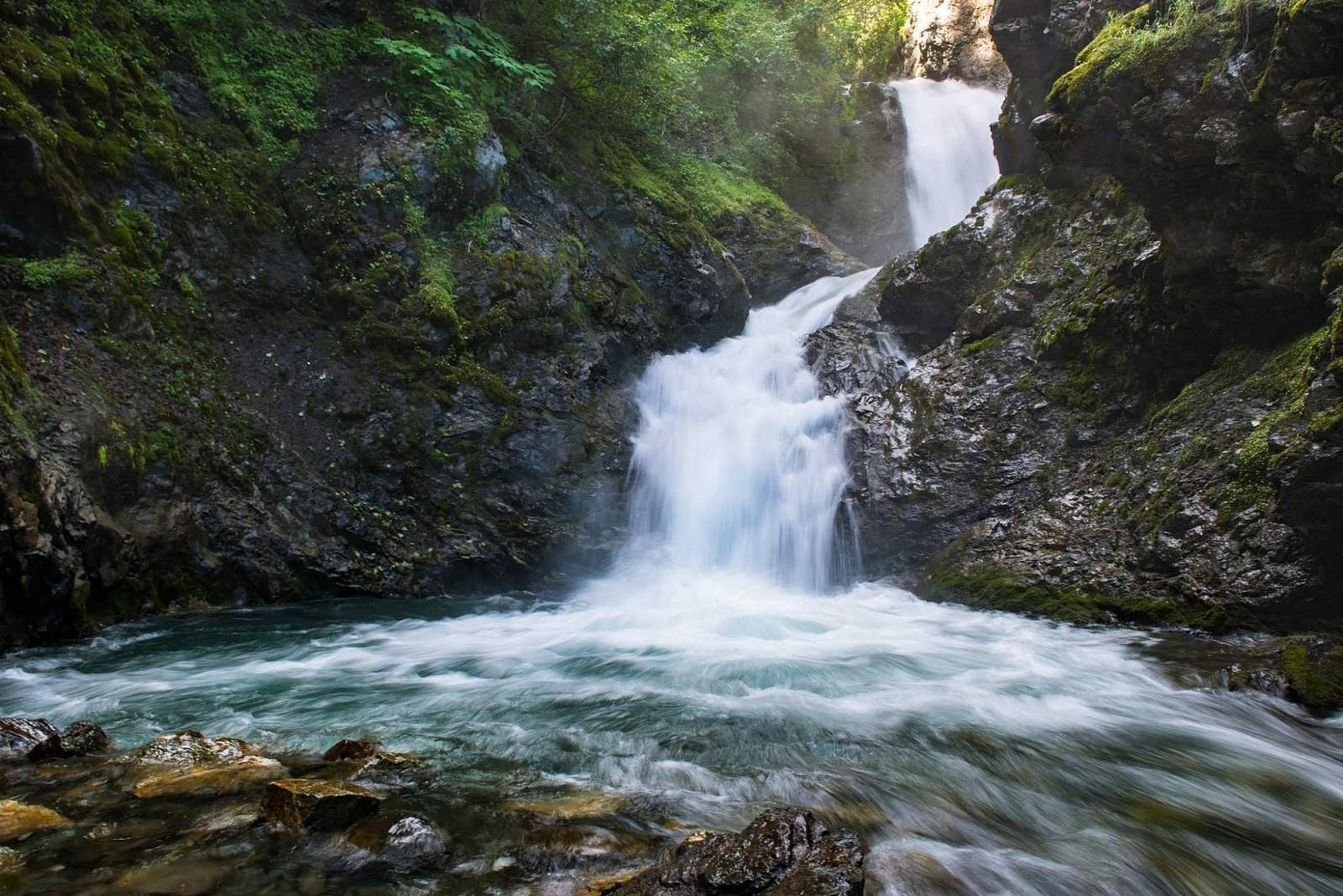 hidden-wonders-of-alaskas-chugach-waterfall-valley