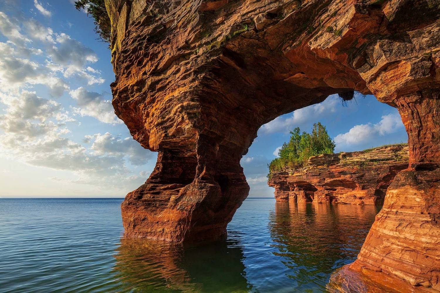 hidden-wonders-of-wisconsins-apostle-islands-sandstone-caves