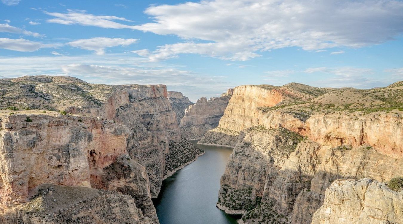 montanas-bighorn-canyon-national-recreation-areas-hidden-treasures