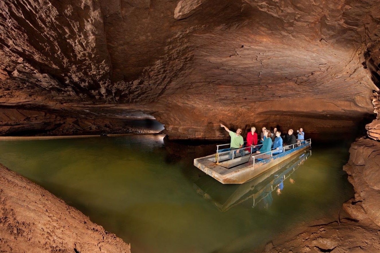 mysterious-boat-adventures-in-kentuckys-mammoth-cave-waterways