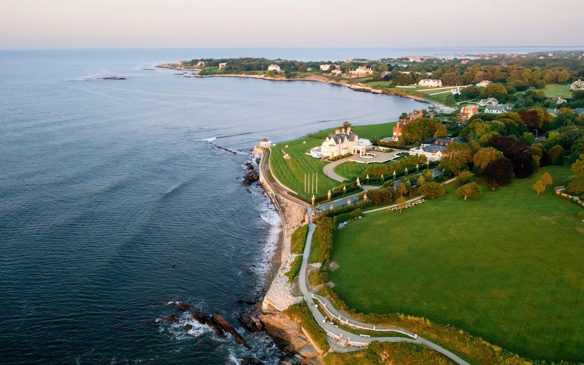 rhode-islands-newport-cliff-walk-and-its-hidden-grottos
