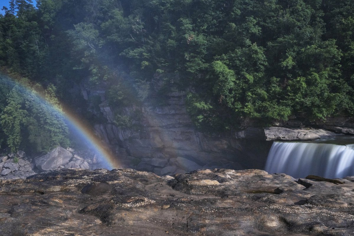 secret-spots-to-see-moonbows-at-kentuckys-cumberland-falls