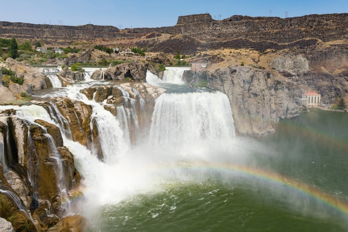 secret-waterfall-jumps-in-idahos-snake-river-canyon