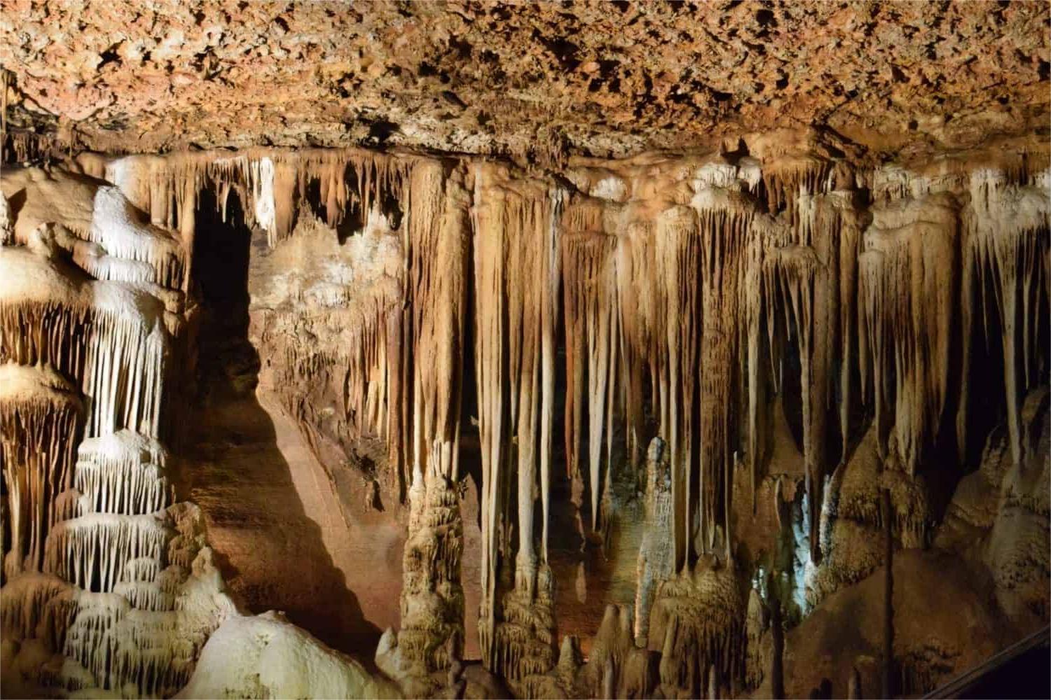 secrets-of-arkansass-cave-mountain-springs