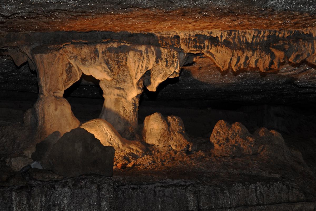 secrets-of-arkansass-war-eagle-cavern-springs