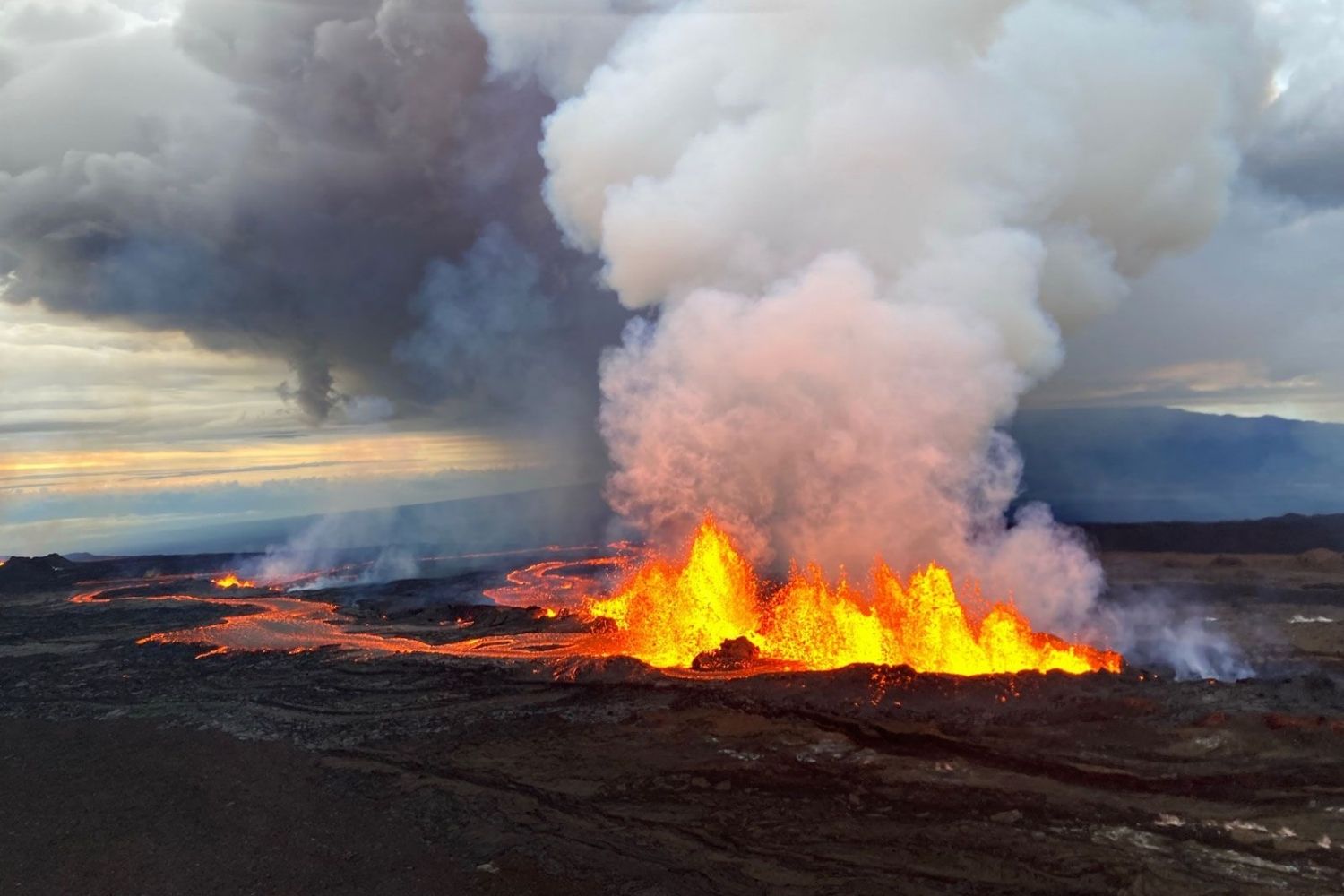 secrets-of-hawaiis-kilauea-crater-pools