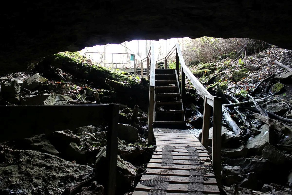 secrets-of-kentuckys-crumps-cave-rivers