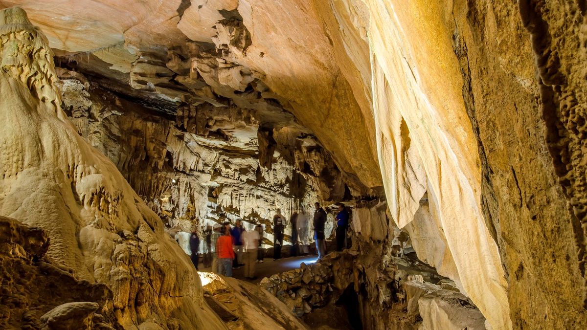 secrets-of-kentuckys-crystal-cave