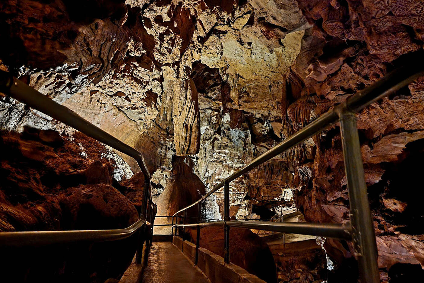 secrets-of-kentuckys-diamond-caverns-park