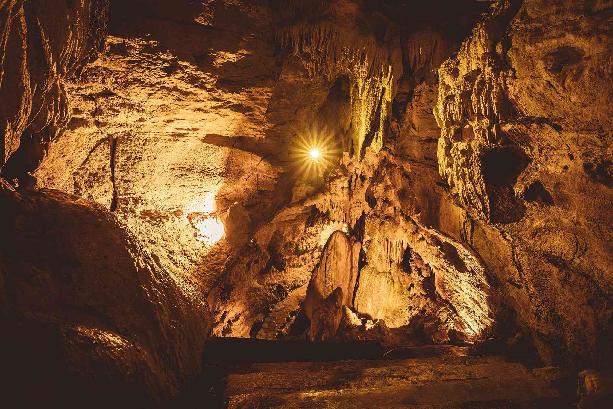 secrets-of-kentuckys-onyx-cave-chambers