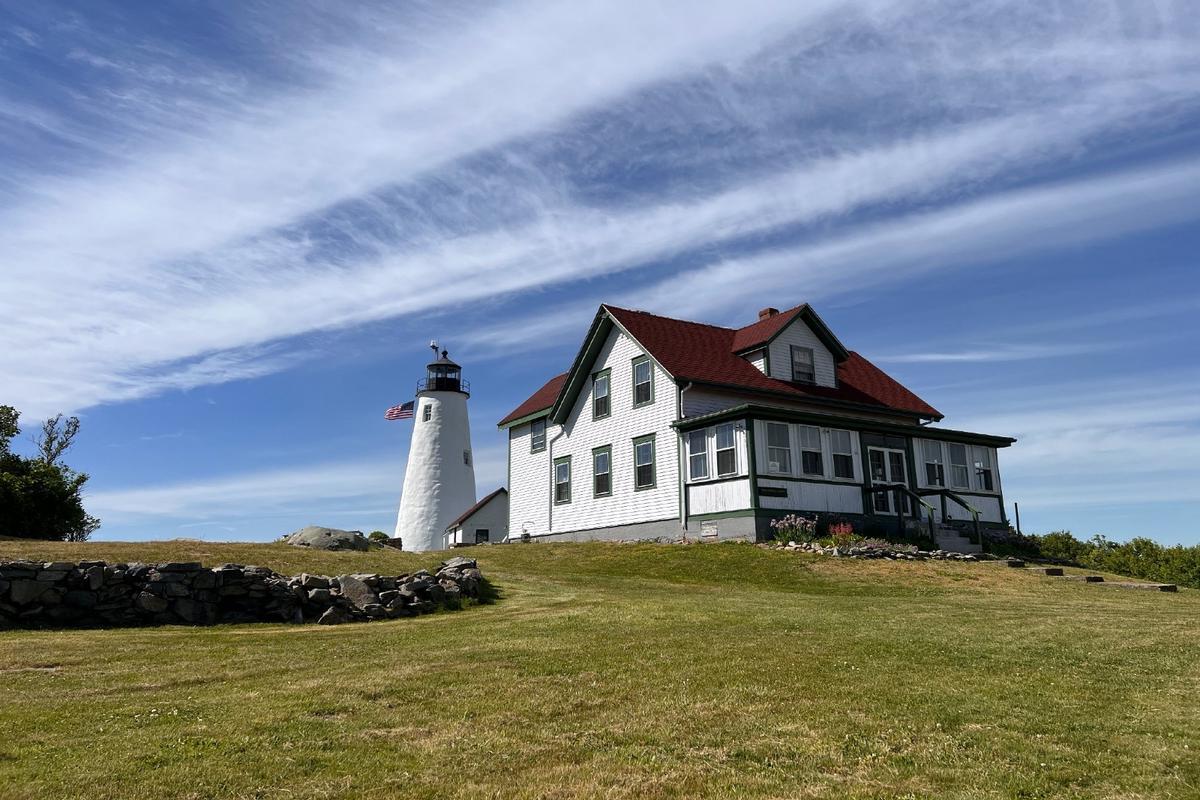 secrets-of-maines-abandoned-lighthouse-keepers-quarters