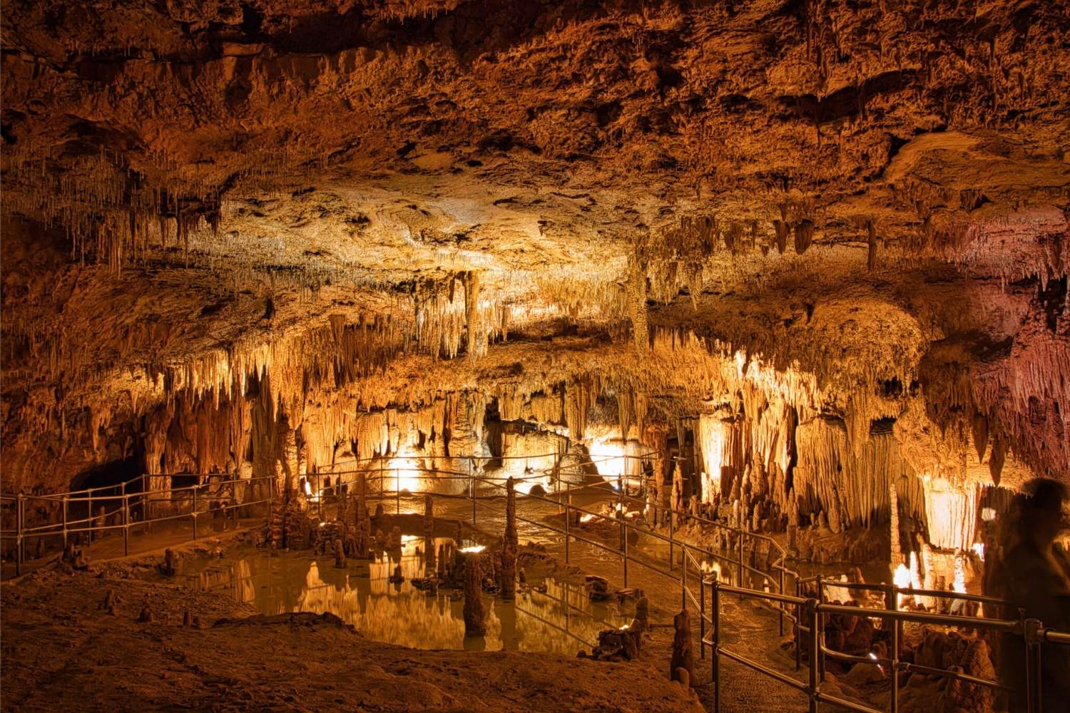secrets-of-missouris-cathedral-caverns