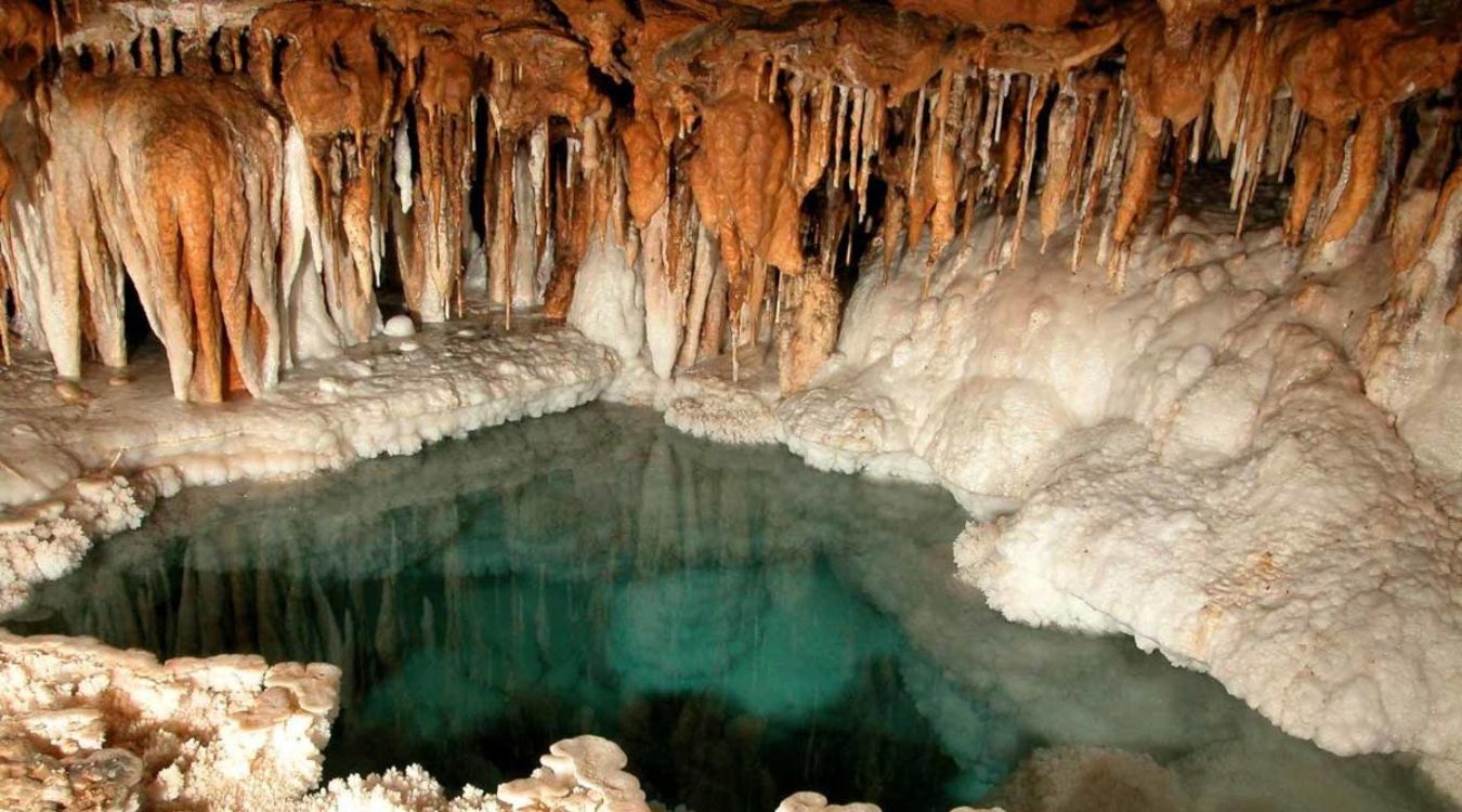 secrets-of-missouris-ozark-caverns-lake