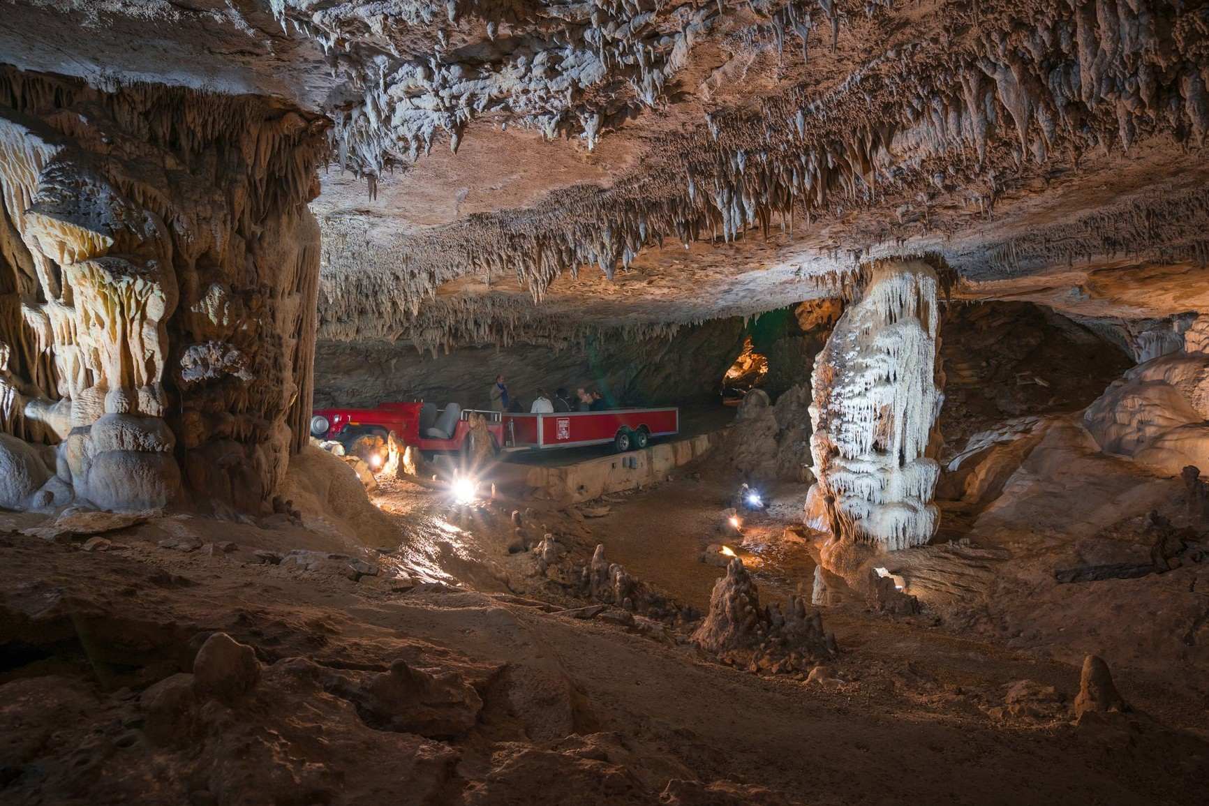 secrets-of-missouris-underground-limestone-cathedrals
